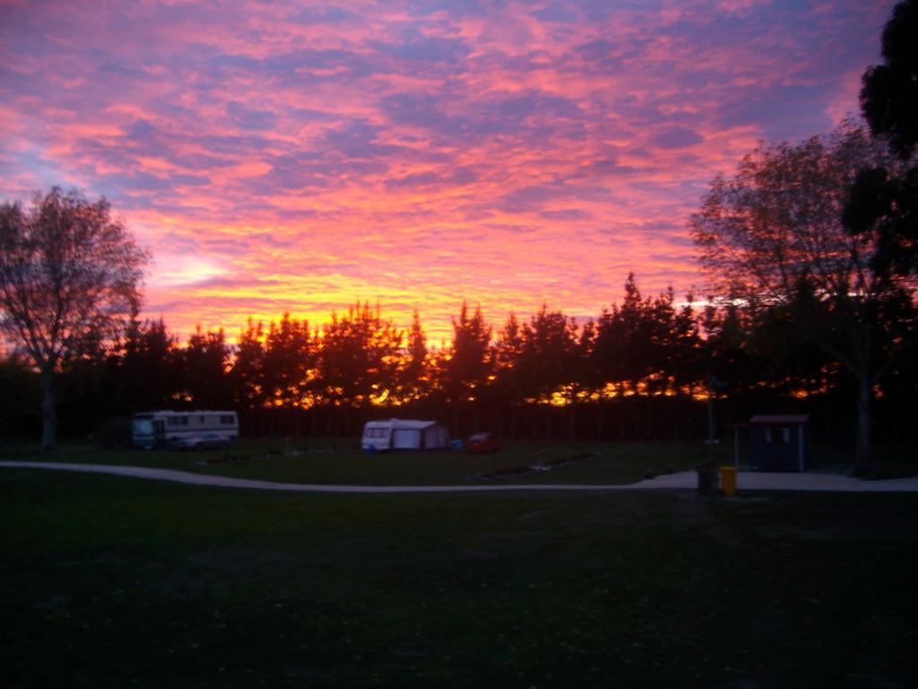 Glenavys Waitaki River Motor Camp Exterior foto